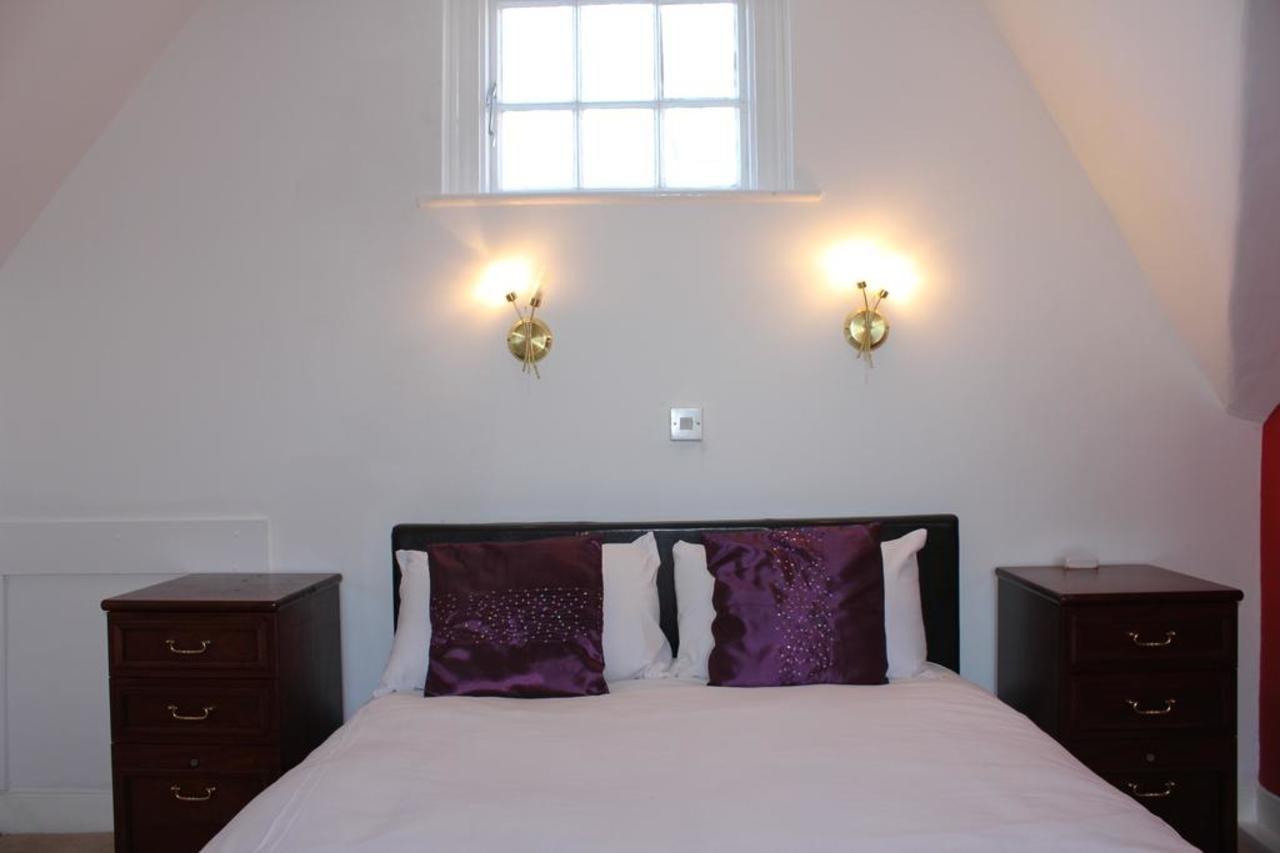 The George Hotel Stansted Airport Bishop's Stortford Buitenkant foto