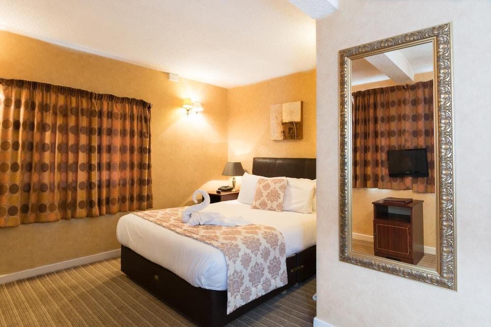 The George Hotel Stansted Airport Bishop's Stortford Buitenkant foto