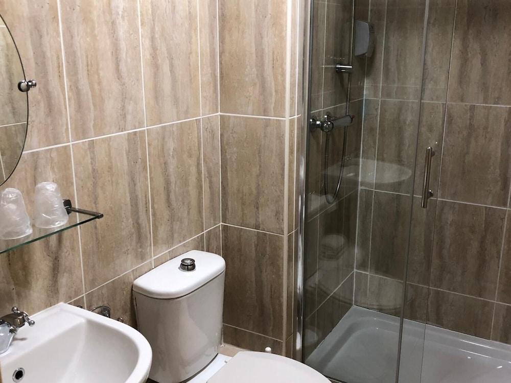 The George Hotel Stansted Airport Bishop's Stortford Buitenkant foto