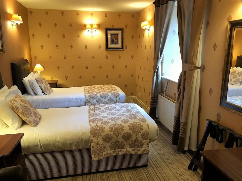 The George Hotel Stansted Airport Bishop's Stortford Buitenkant foto